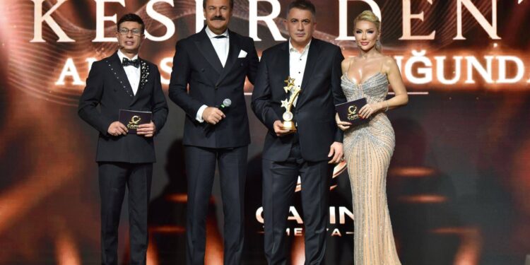 BAŞAR BİBEROĞLU ‘İŞ VE SANAT DÜNYASINA İLHAM VEREN VİZYONER İŞ İNSANI’ ÖDÜLÜNE LAYIK GÖRÜLDÜ!!!