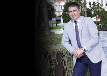 Yazık Bize Ki Bir Tabak Yemekle Doyabilecekken Karnımız Başkasının Sofrasına Da El Uzatmaktayız!!!