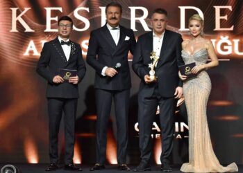 “İŞ VE SANAT DÜNYASINA İLHAM VEREN VİZYONER İŞ İNSANI” ÖDÜLÜNE LAYIK GÖRÜLDÜ!!!